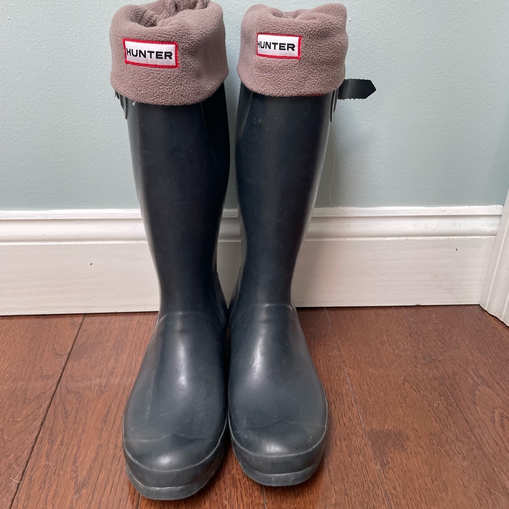 Hunter Rain-boots Navy with Grey Fleece Socks can be sold separately Size 6